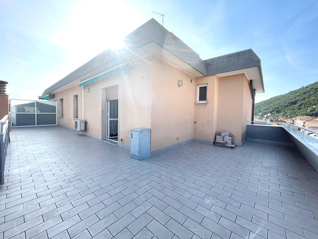 Attico centralissimo Borghetto S.S.