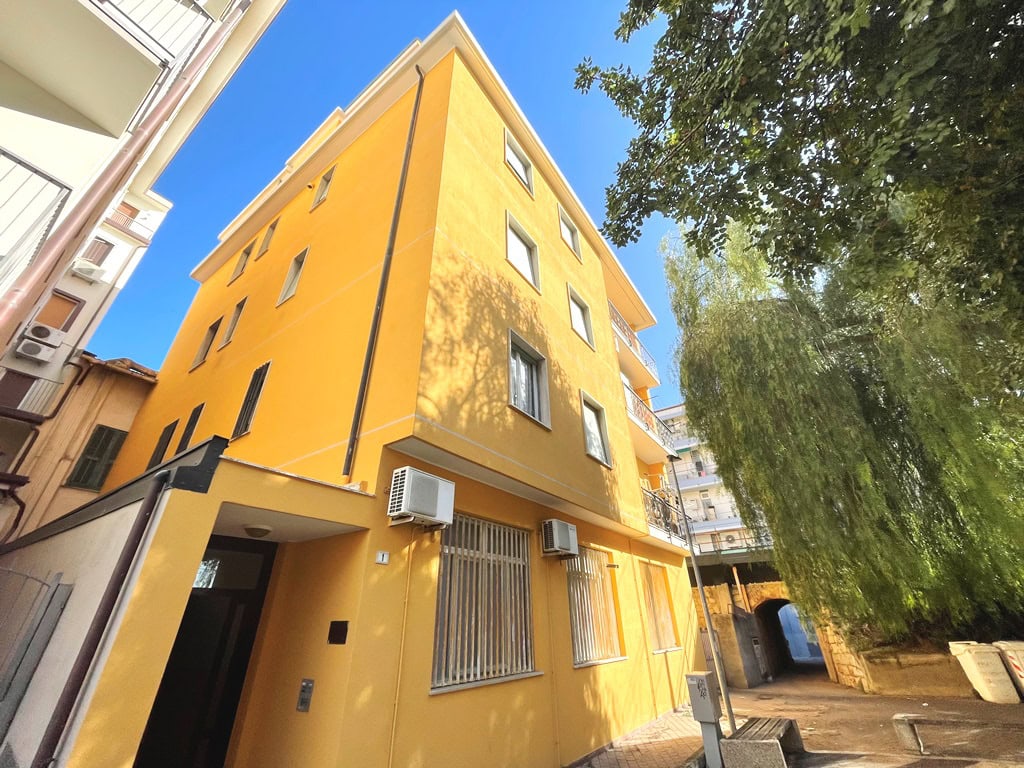 Bilocale centralissimo a Borghetto S.S.